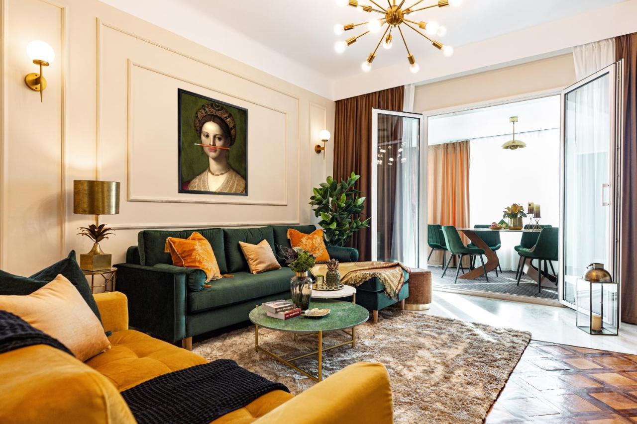Qult - The Renaissance Affair Apartment