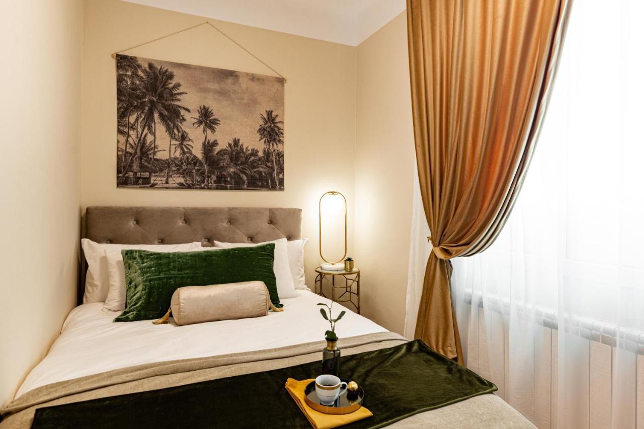Qult - The Renaissance Affair Apartment