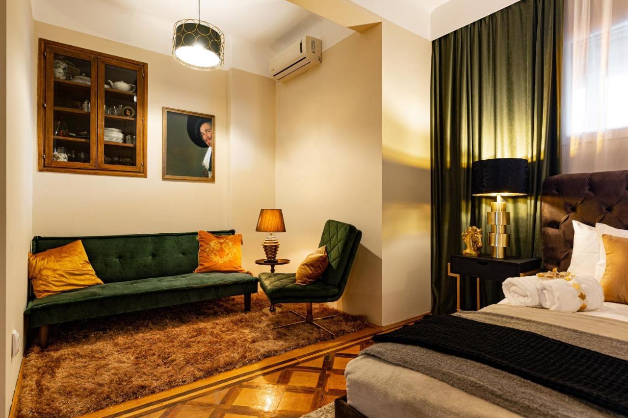 Qult - The Renaissance Affair Apartment *